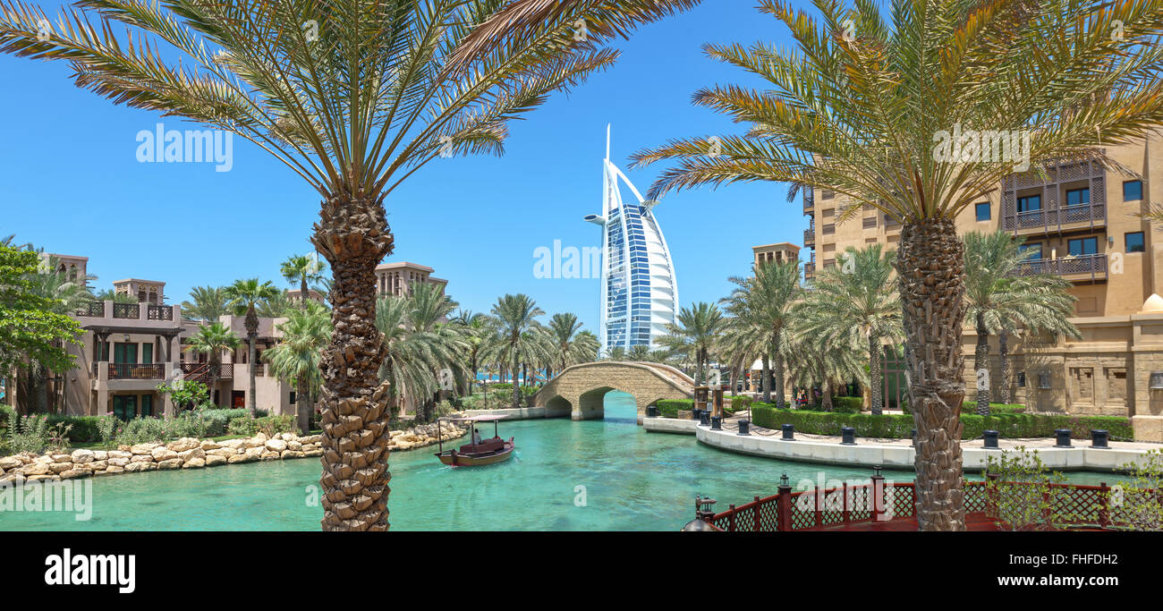 Une vue panoramique sur le premier hôtel de luxe 7 étoiles Burj al Arab 'Tour des arabes", Madinat Jumeirah à Dubai Banque D'Images