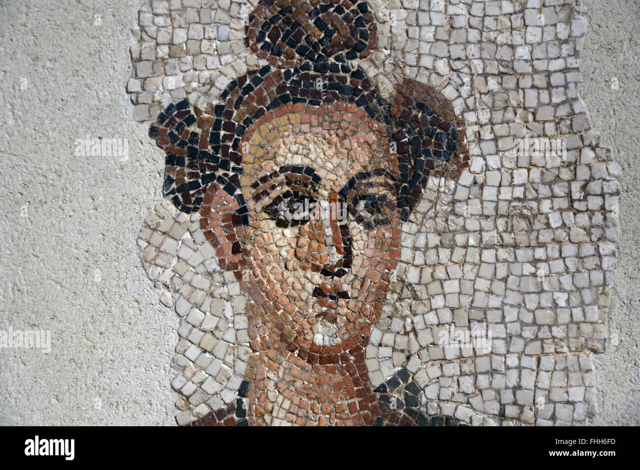 Funeray mosaïques de la région d'Edesse (Urfa, Turquie). Portraits de famille ornent les tombeaux de l'intérieur. L'époque romaine. Tête de la femme. 2e-3 Banque D'Images