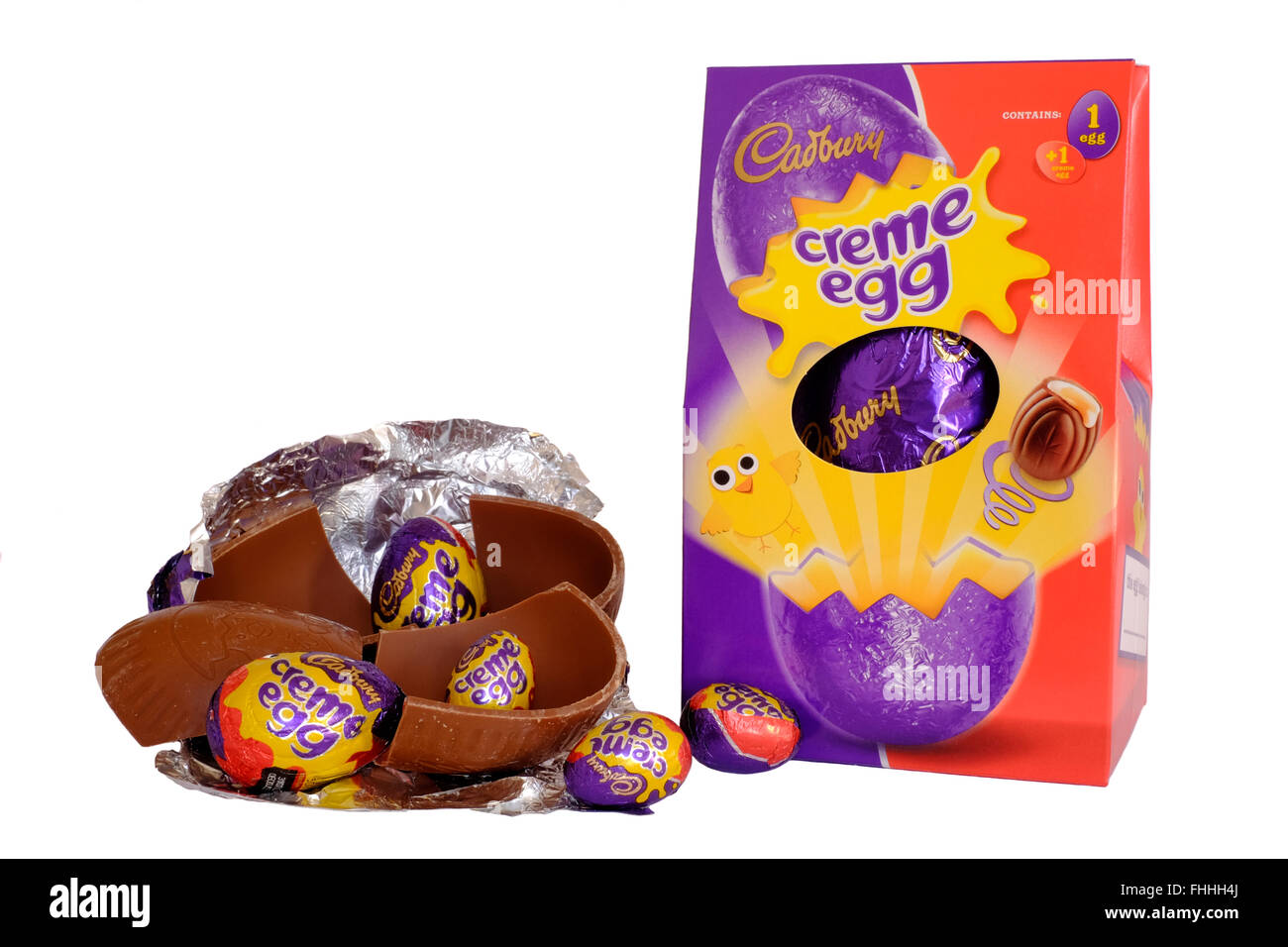 Cadbury creme egg sélection d'oeufs de pâques découper sur fond blanc Banque D'Images