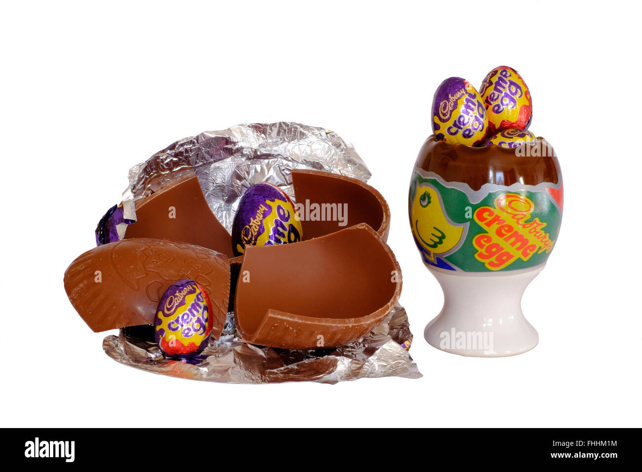 Cadbury creme egg sélection d'oeufs de pâques découper sur fond blanc Banque D'Images