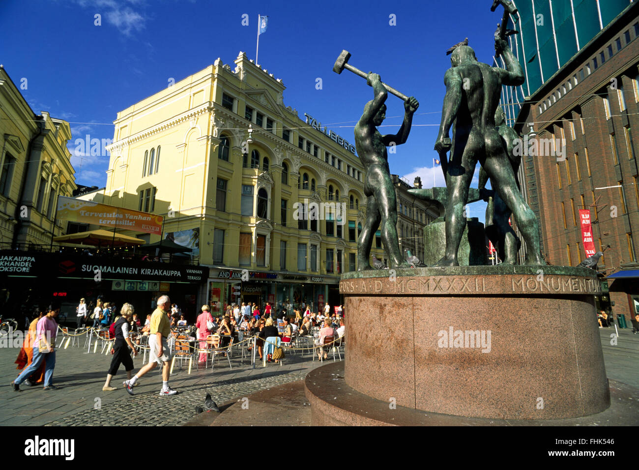 La Finlande, Helsinki, rue Aleksanterinkatu, les trois Smiths statue Banque D'Images