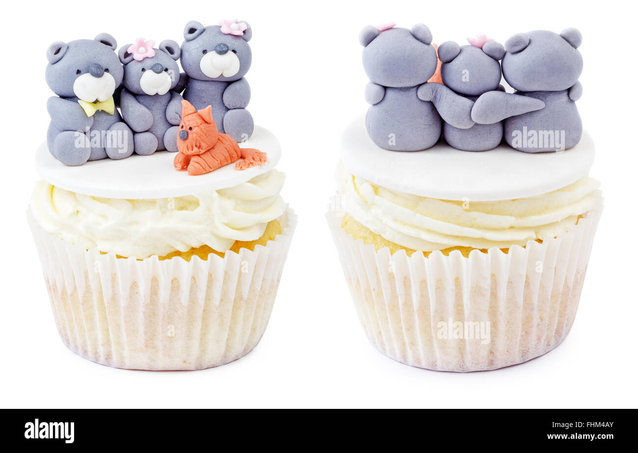 Cupcake avec ours famille isolé sur fond blanc. Banque D'Images