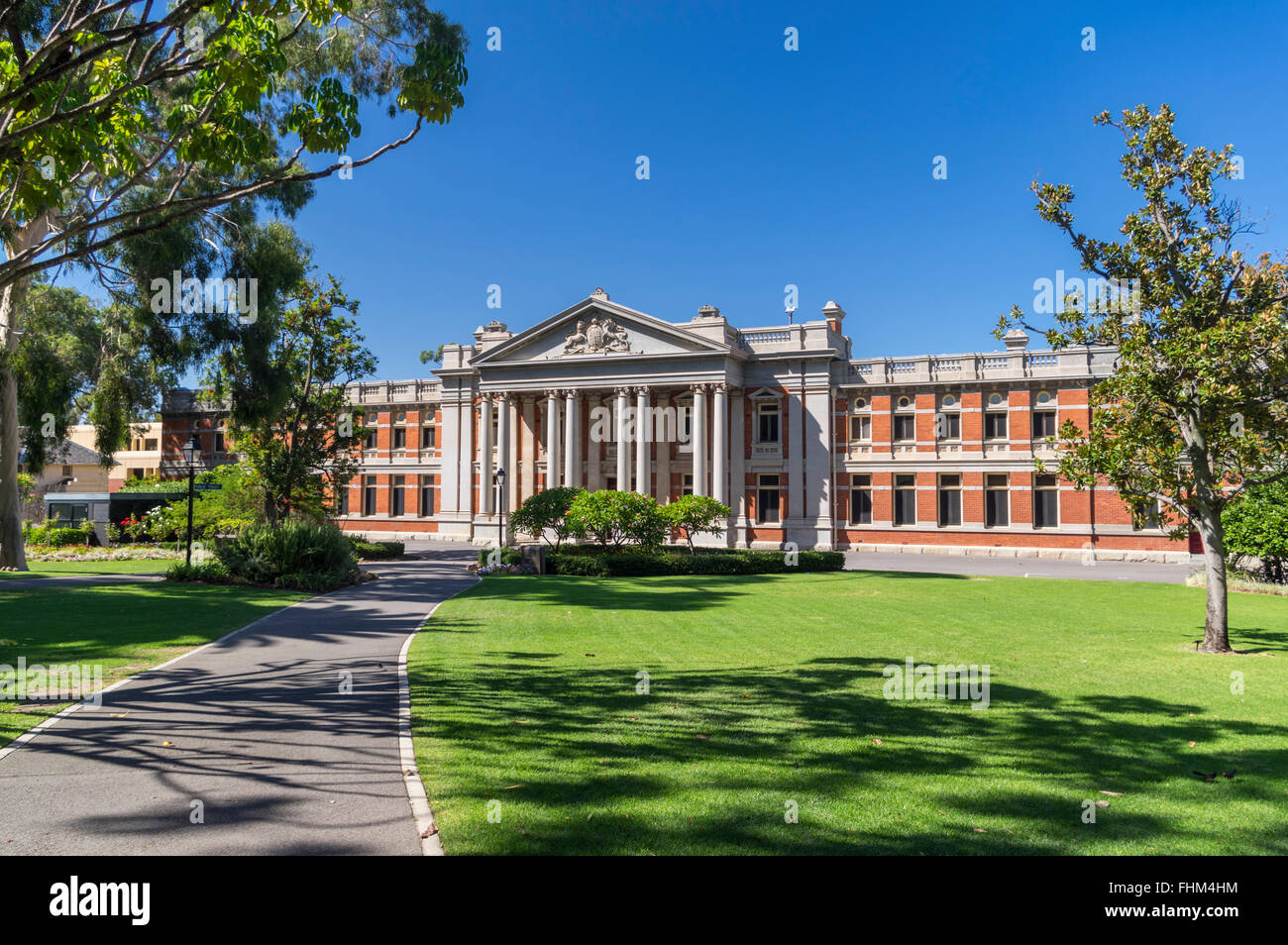 Façade nord de la Cour suprême de l'ouest de l'Australie, vu de Stirling Jardins, Perth. Bâtiment néoclassique, érigée en 1903. Banque D'Images