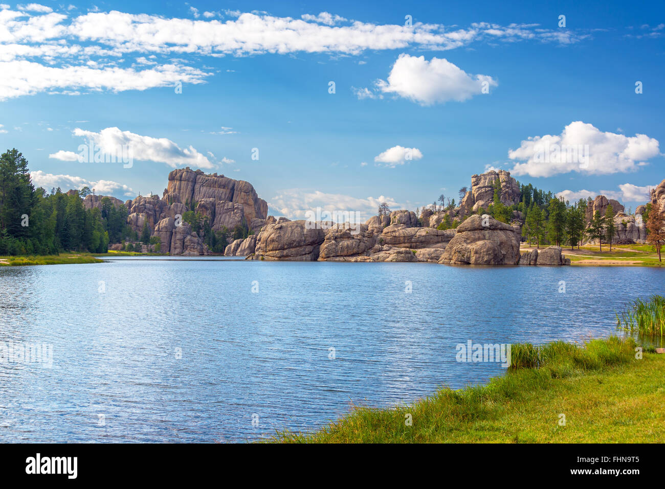 Des formations de roche spectaculaires sur la rive du lac Sylvan Custer State Park Banque D'Images