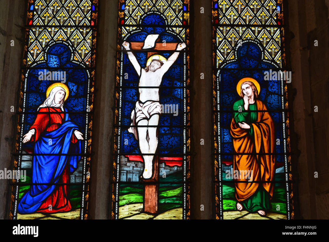 Vitrail représentant Jésus sur la croix, l'église Holy Trinity, Weston, Hertfordshire Banque D'Images