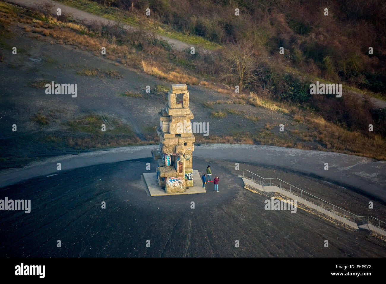 Vue aérienne, l'escalier du ciel dans le tas de Rheinelbe artiste Herman Prigann, trajectoire en spirale et les adolescents, Gelsenkirchen, Ruhr Banque D'Images