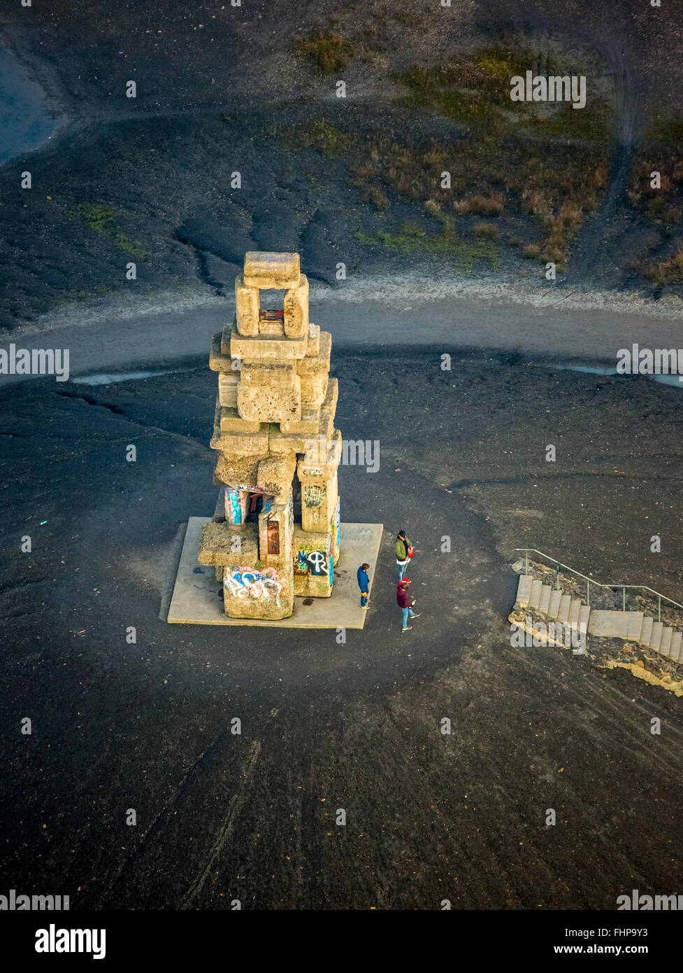 Vue aérienne, l'escalier du ciel dans le tas de Rheinelbe artiste Herman Prigann, trajectoire en spirale et les adolescents, Gelsenkirchen, Ruhr Banque D'Images