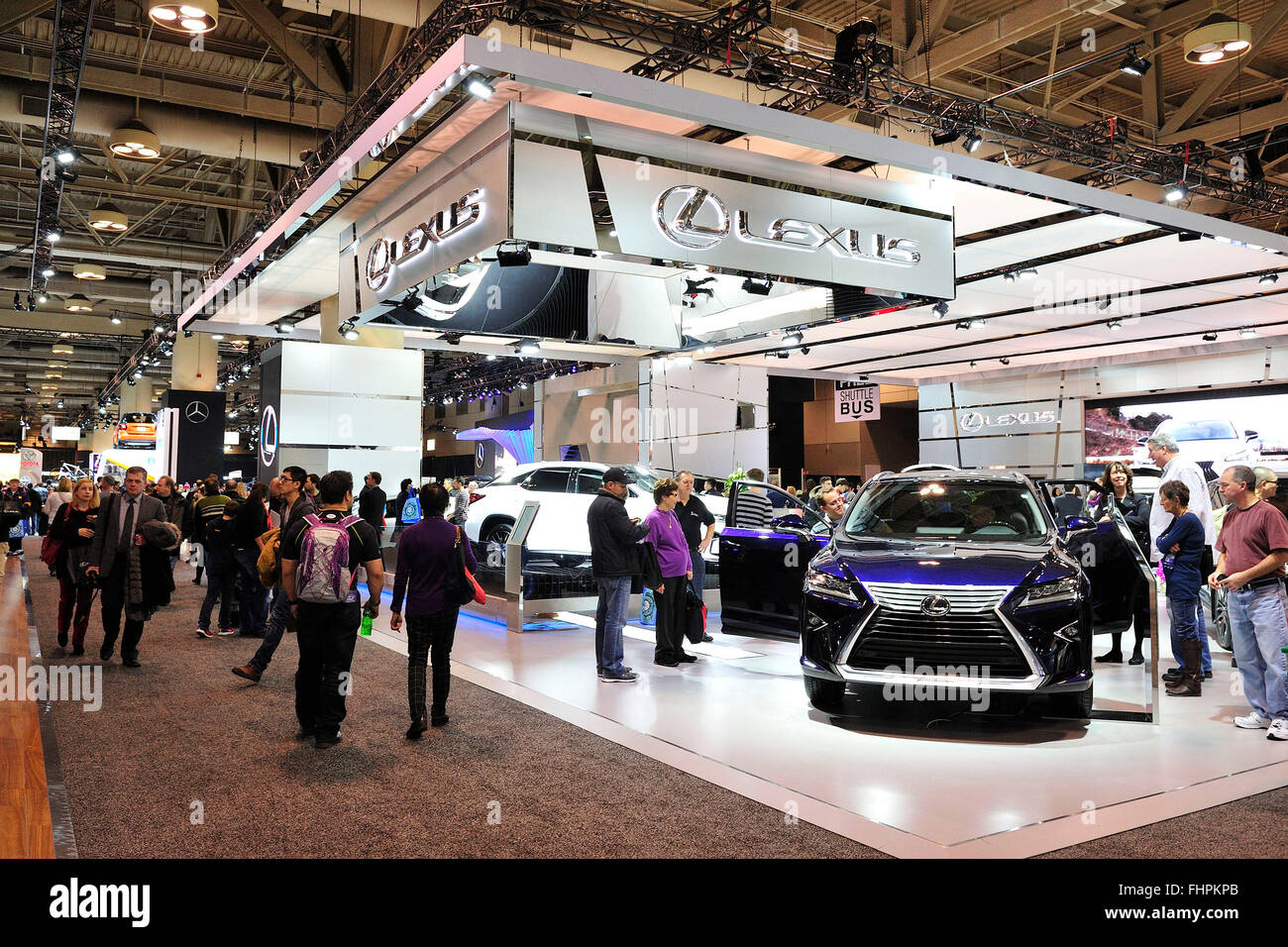 Vue générale du stand LEXUS au salon de l'auto de Toronto 2016 à la Toronto Metro Convention Centre, Toronto, Ontario, Canada. 14 février, 2016. Banque D'Images