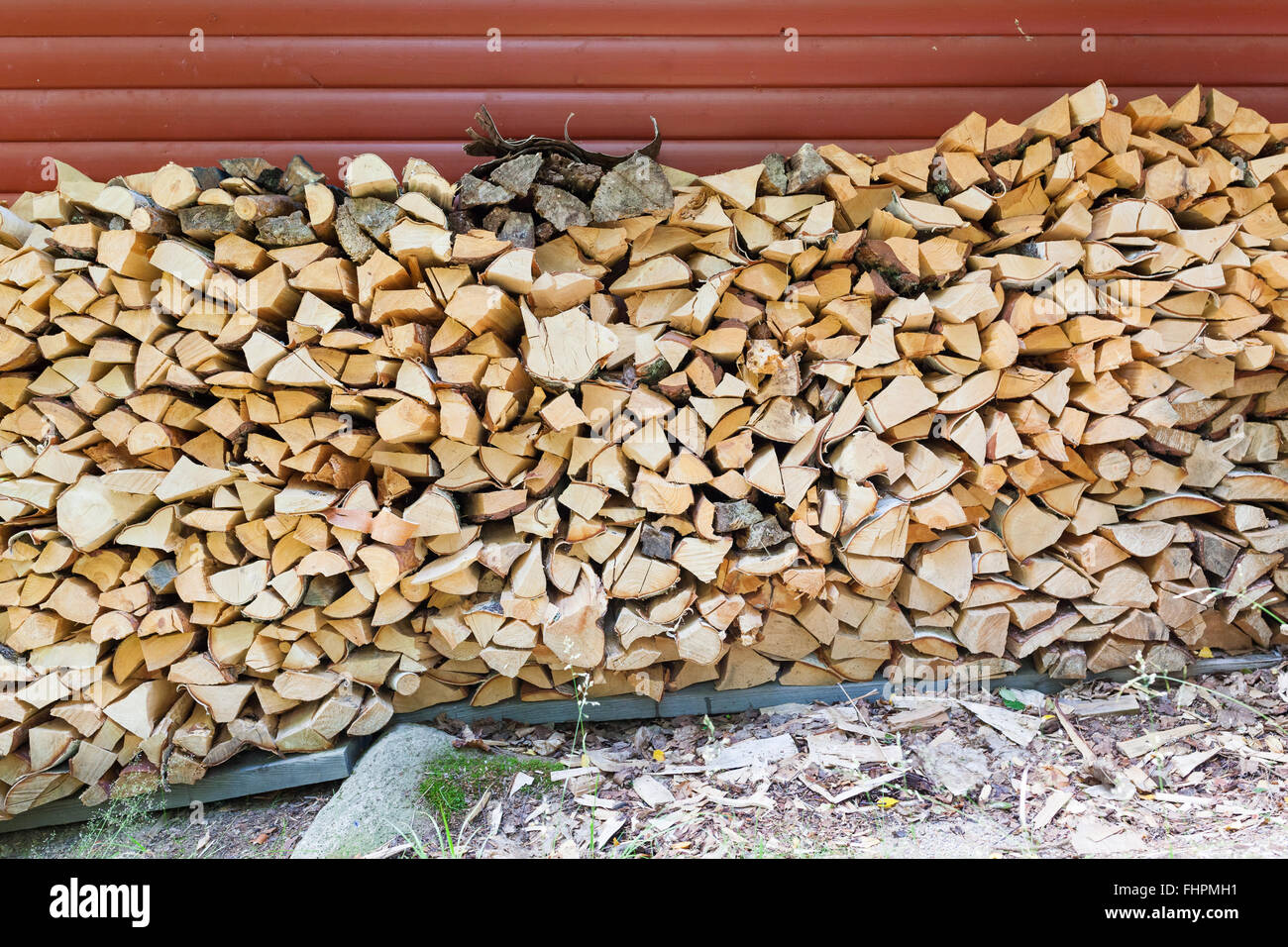 Tas de bois stockés à l'extérieur Banque D'Images