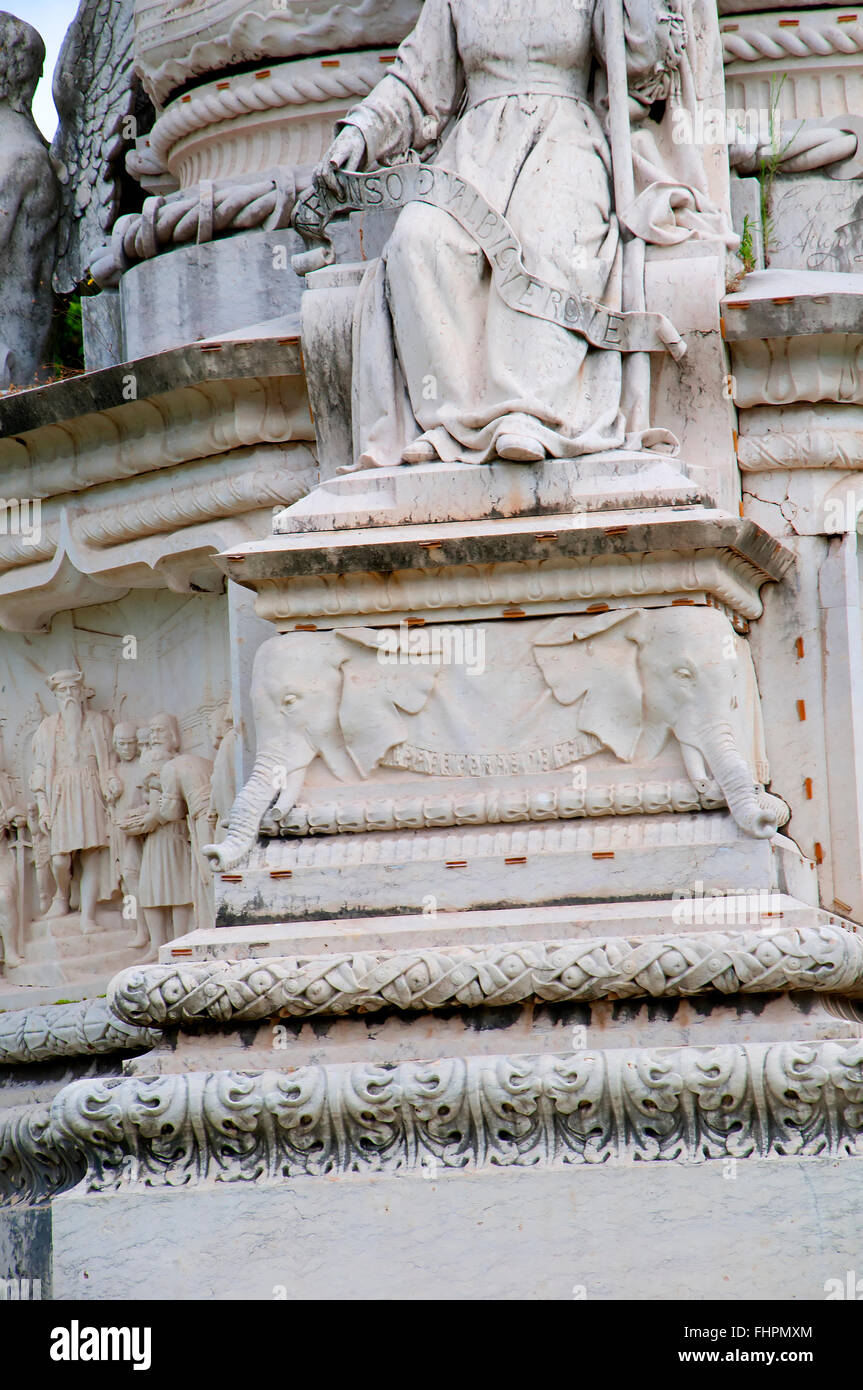 Statue et mémorial à Afonso de Albuquerque, duc de Goa sur la Praça do Império jardins de Belem à Lisbonne Banque D'Images