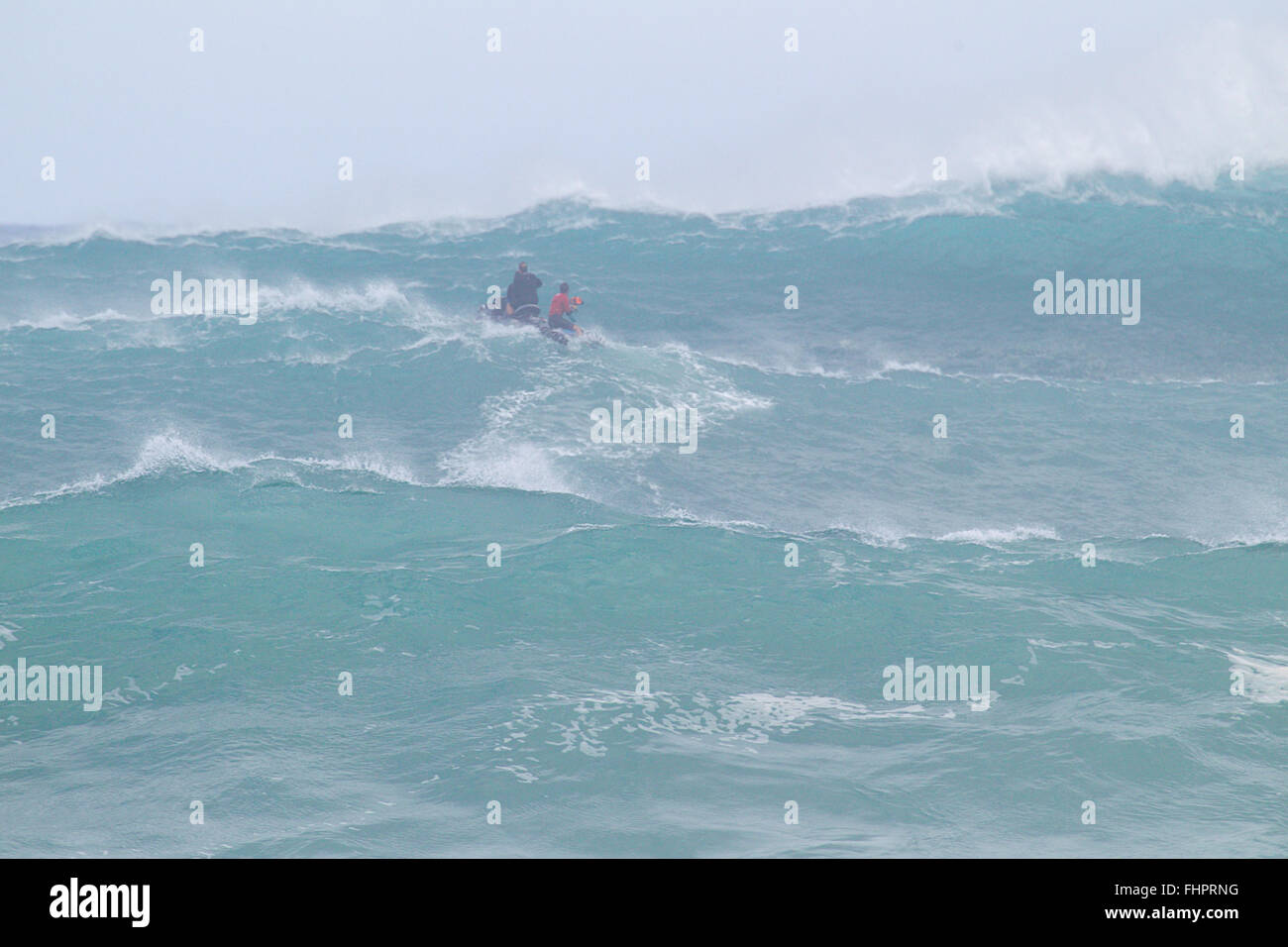 Haleiwa, Hawaii, USA. 25 Février, 2016. 25 février 2016 - patrouille de l'eau maintient l'eau en sécurité lors de l'action au 2016 Eddie Aikau Big Wave Invitational présentée par Quicksilver à Waimea Bay à Haleiwa, HI Crédit : Cal Sport Media/Alamy Live News Banque D'Images