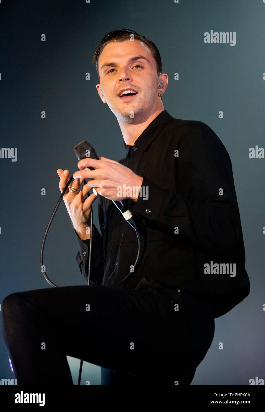 Prague, République tchèque. Feb 25, 2016. Theo Hutchcraft chanteuse de la synthpop duo fait mal effectue à Prague, République tchèque, le 25 février 2016. Photo : CTK Vit Simanek/Photo/Alamy Live News Banque D'Images
