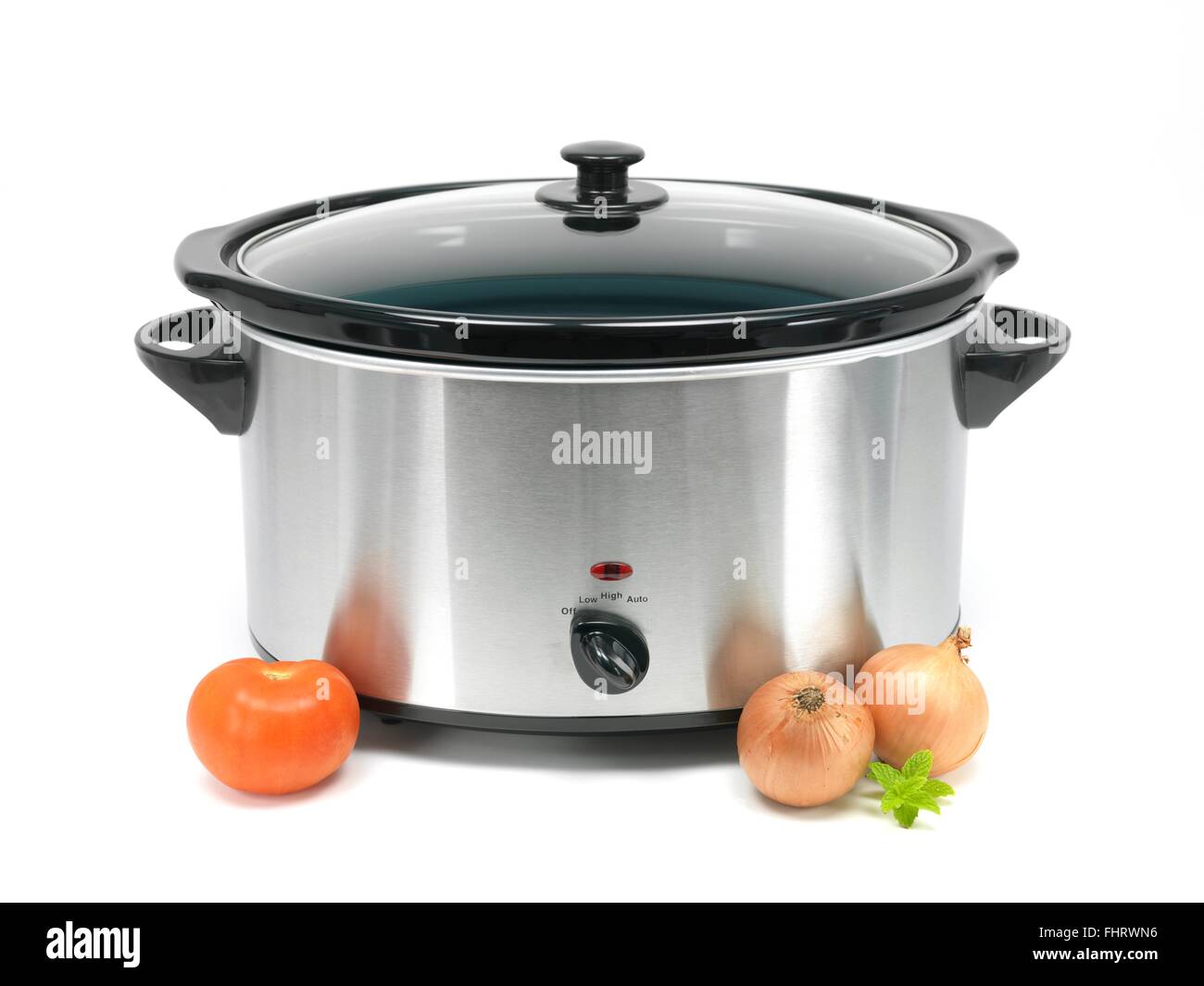 Une mijoteuse électrique sur un banc de cuisine Banque D'Images