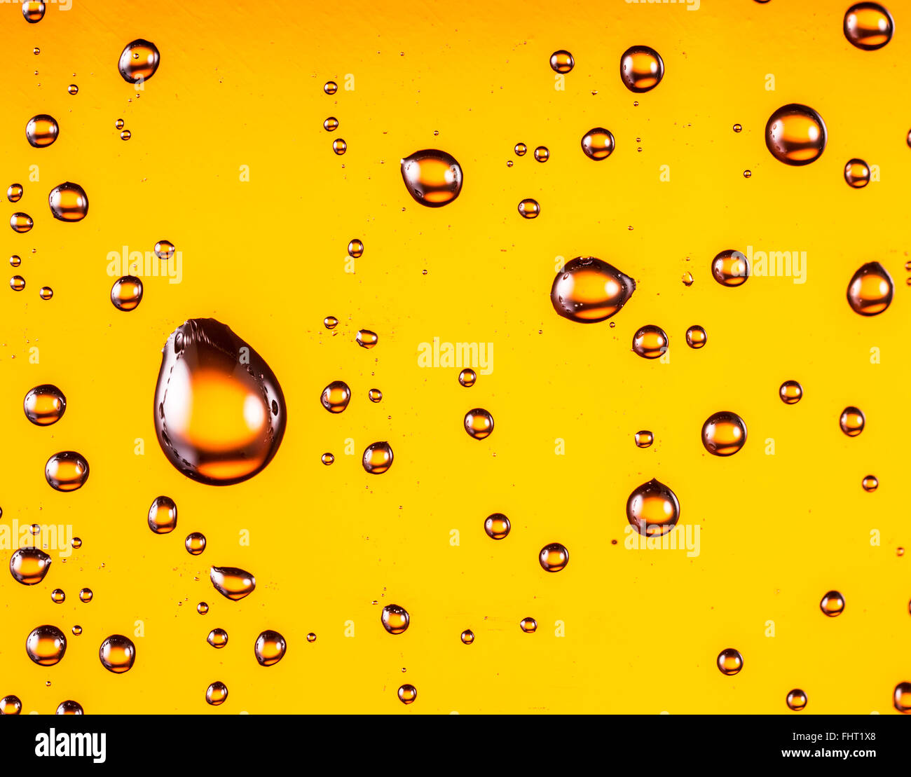 Gouttes d'eau sur verre de bière. Close up. Banque D'Images