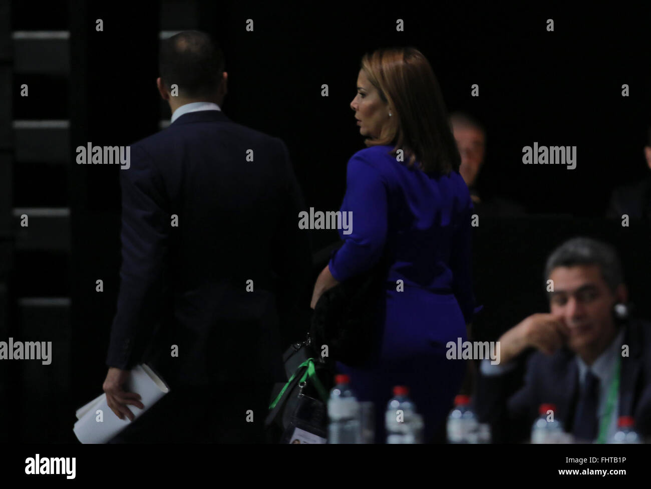 Hallenstadion Zurich, Suisse. 26 Février, 2016. Le Président de la Fifa, l'élection. Fifa-Praesidentschaftskandidat Prinz Ali Bin Al Hussein, geht Crédit : Peter Schatz/Alamy Live News Banque D'Images
