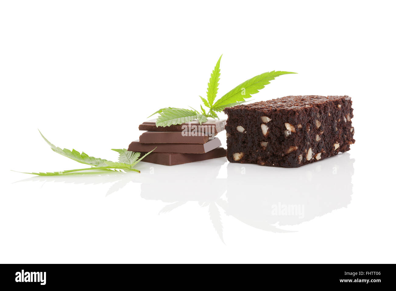 Brownie au chocolat et de cannabis. Banque D'Images