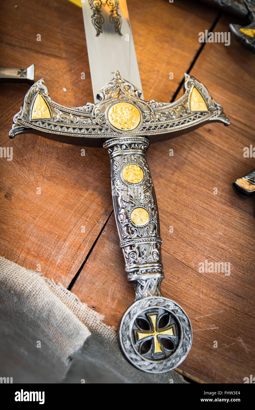 Détail de la poignée d'une épée qui date de l'époque des croisés. Banque D'Images
