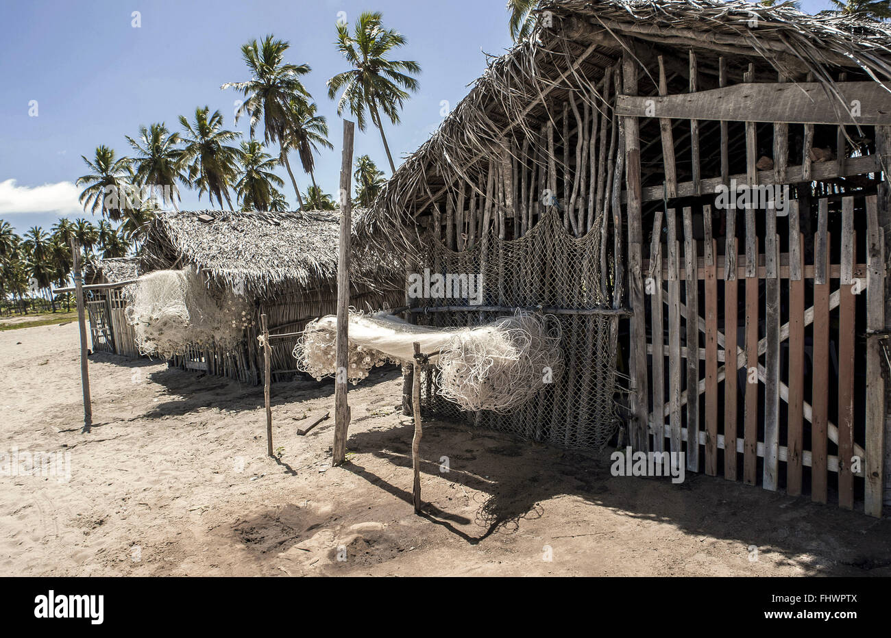 Maisons de chaume pêcheur sur la plage Banque D'Images