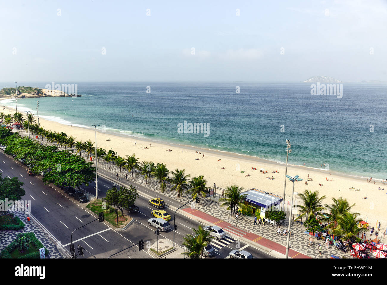 Vue de l'Avenida Vieira Souto et Ipanema Beach - Plage de l'Arpoador et accessoires rock Banque D'Images