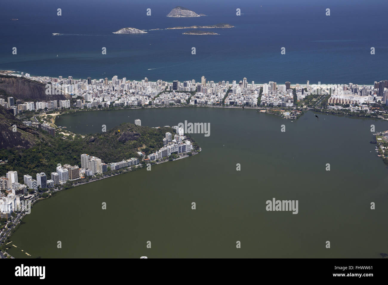 Lagoa Rodrigo de Freitas et Ipanema Beach de l'avant vue de la montagne du Corcovado Banque D'Images
