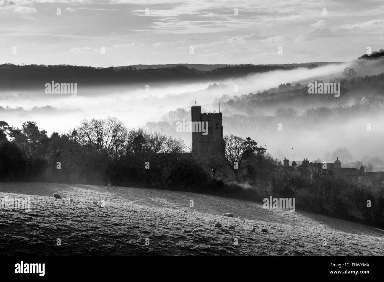 L'église St Mary, Devon,Dunsford Dartmoor National Park,brouillard,Teign Valley,brouillard,Grande-Bretagne, British, campagne, Devon, Angleterre, engl Banque D'Images