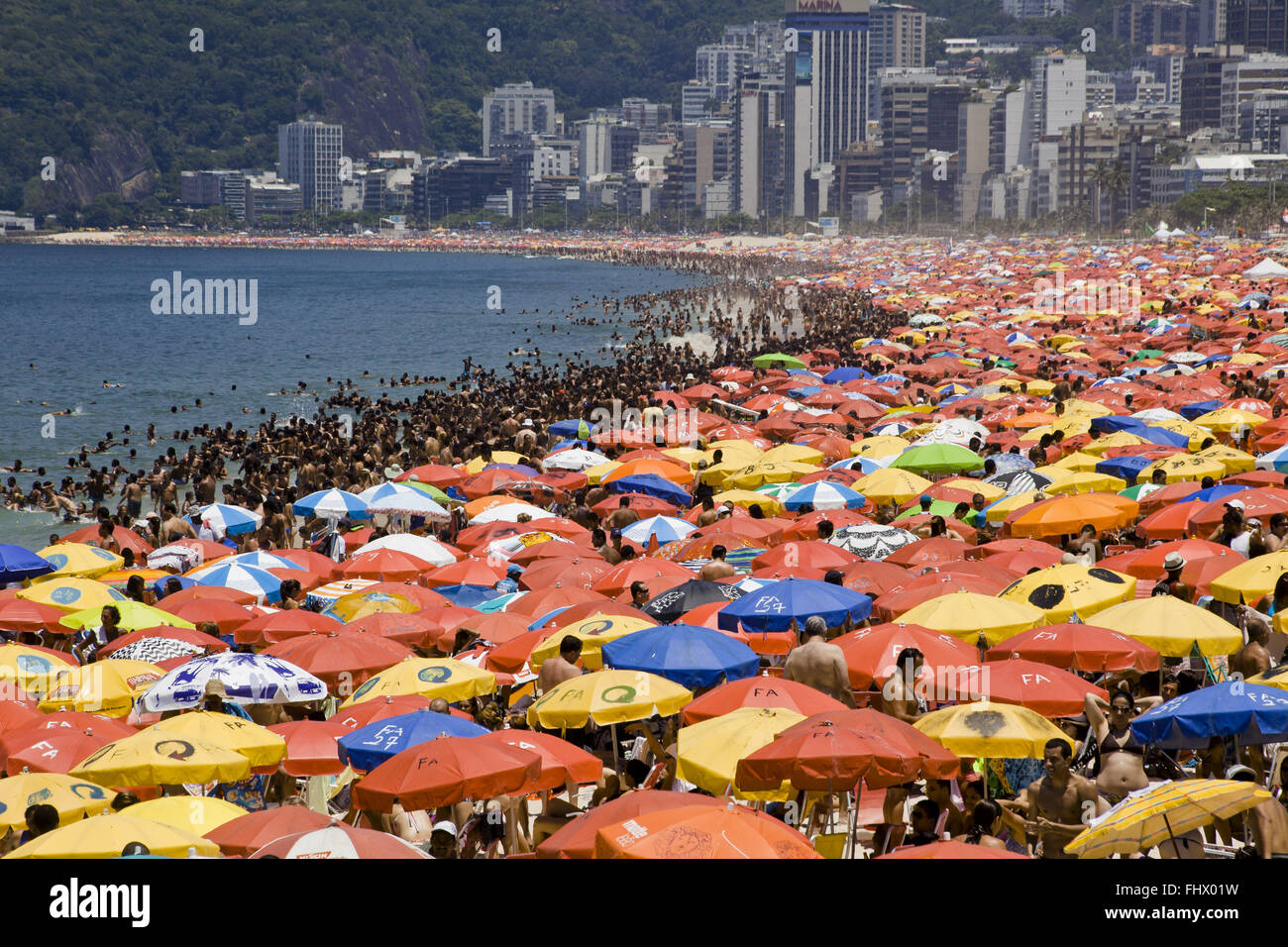 Baigneurs à la plage d'Ipanema, dans le sud de ville Banque D'Images