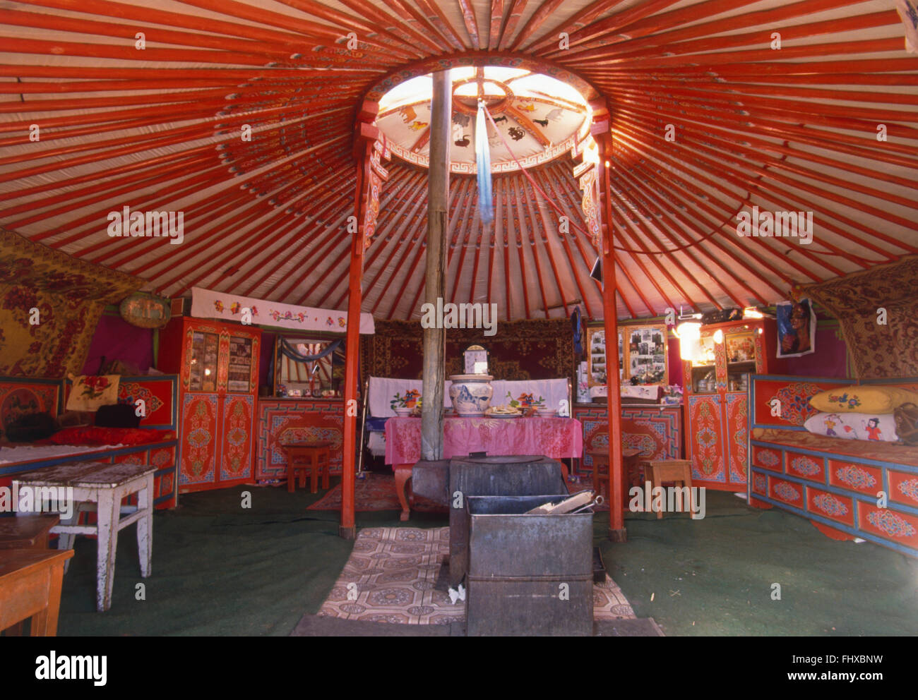 Grande chambre circulaire mongole traditionnelle tente (Gers) Banque D'Images