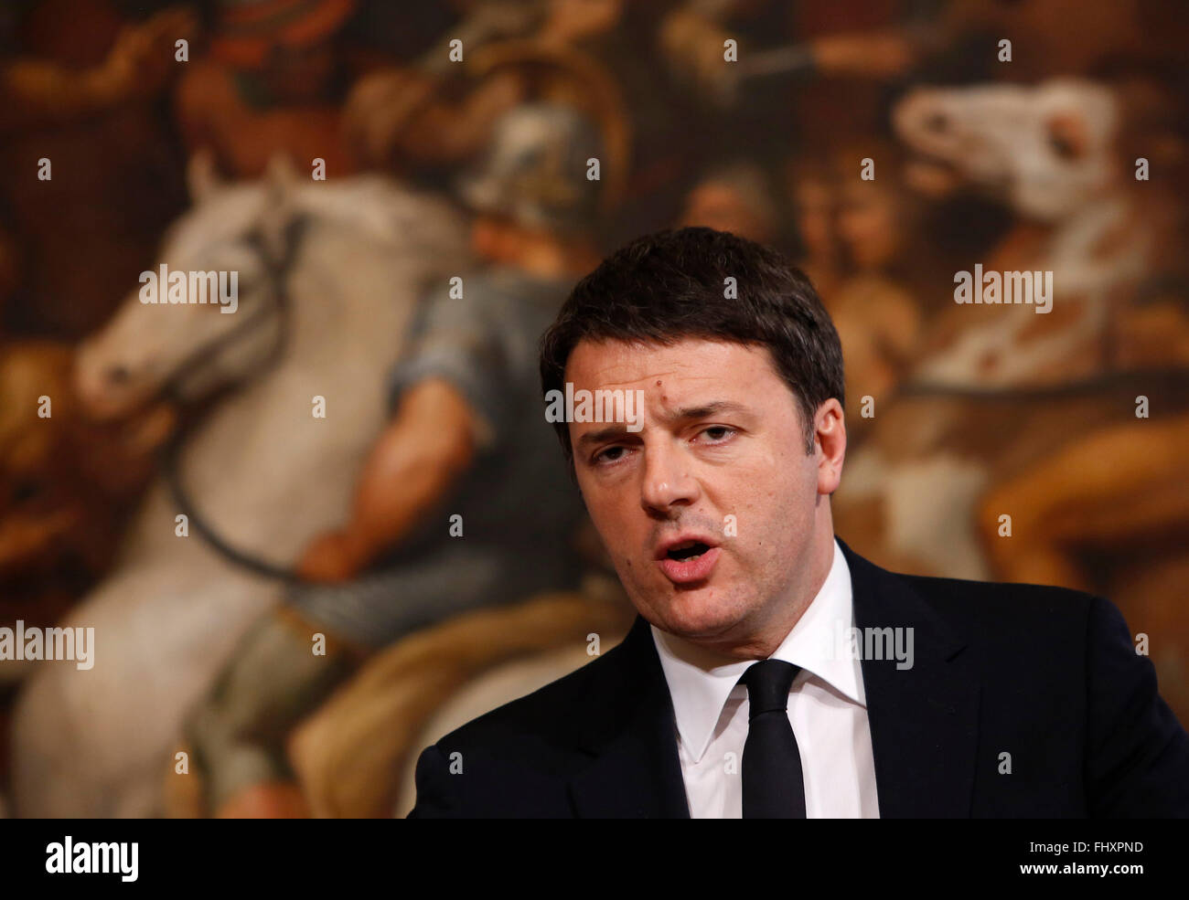 Le Premier Ministre Italien Matteo Renzi assiste à une conférence de presse conjointe avec le président de la Commission européenne au Palais Chigi. Credit : PACIFIC PRESS/Alamy Live News Banque D'Images