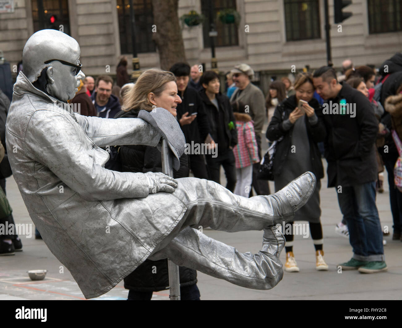 Artiste de rue peints argent à Trafalgar Square à Londres Banque D'Images