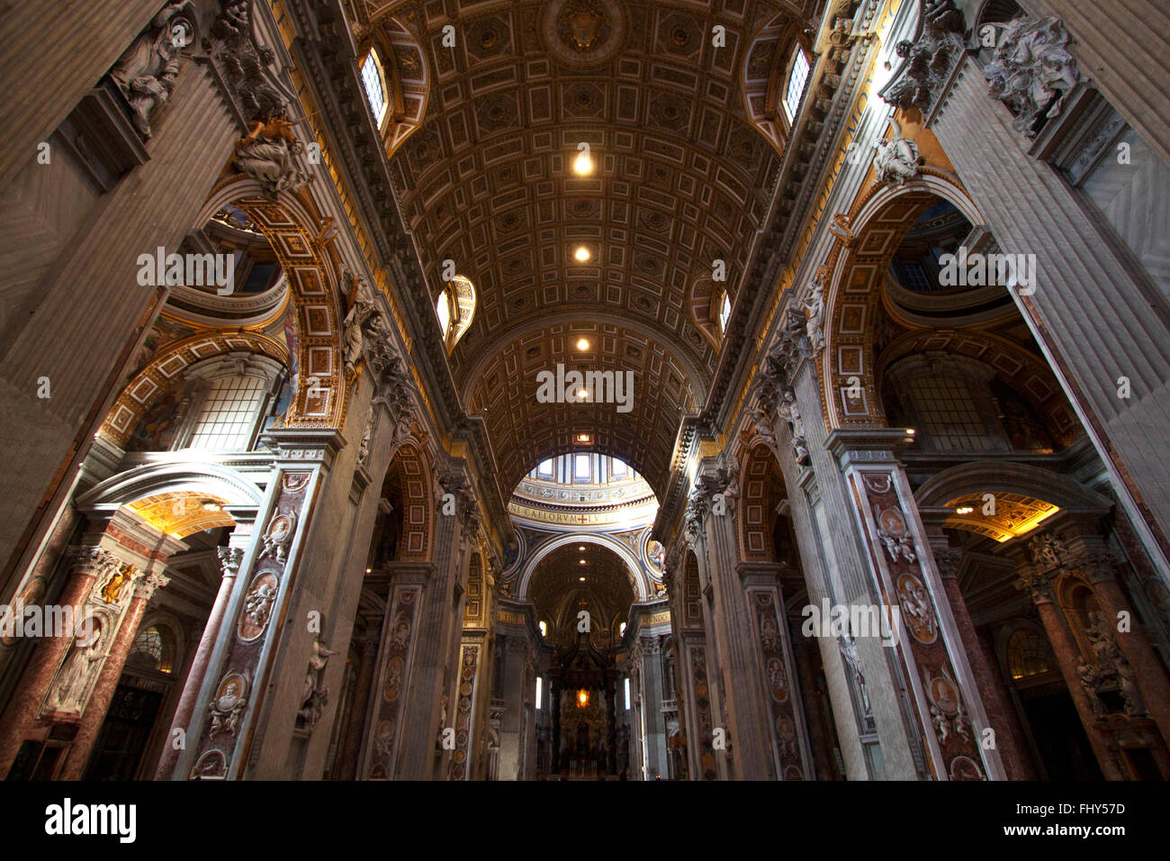 À l'intérieur de la basilique St Pierre église, Rome, Italie Banque D'Images