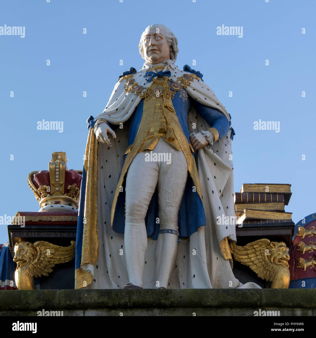 Statue du Roi George III à l'extrémité sud de l'Esplanade Weymouth Banque D'Images