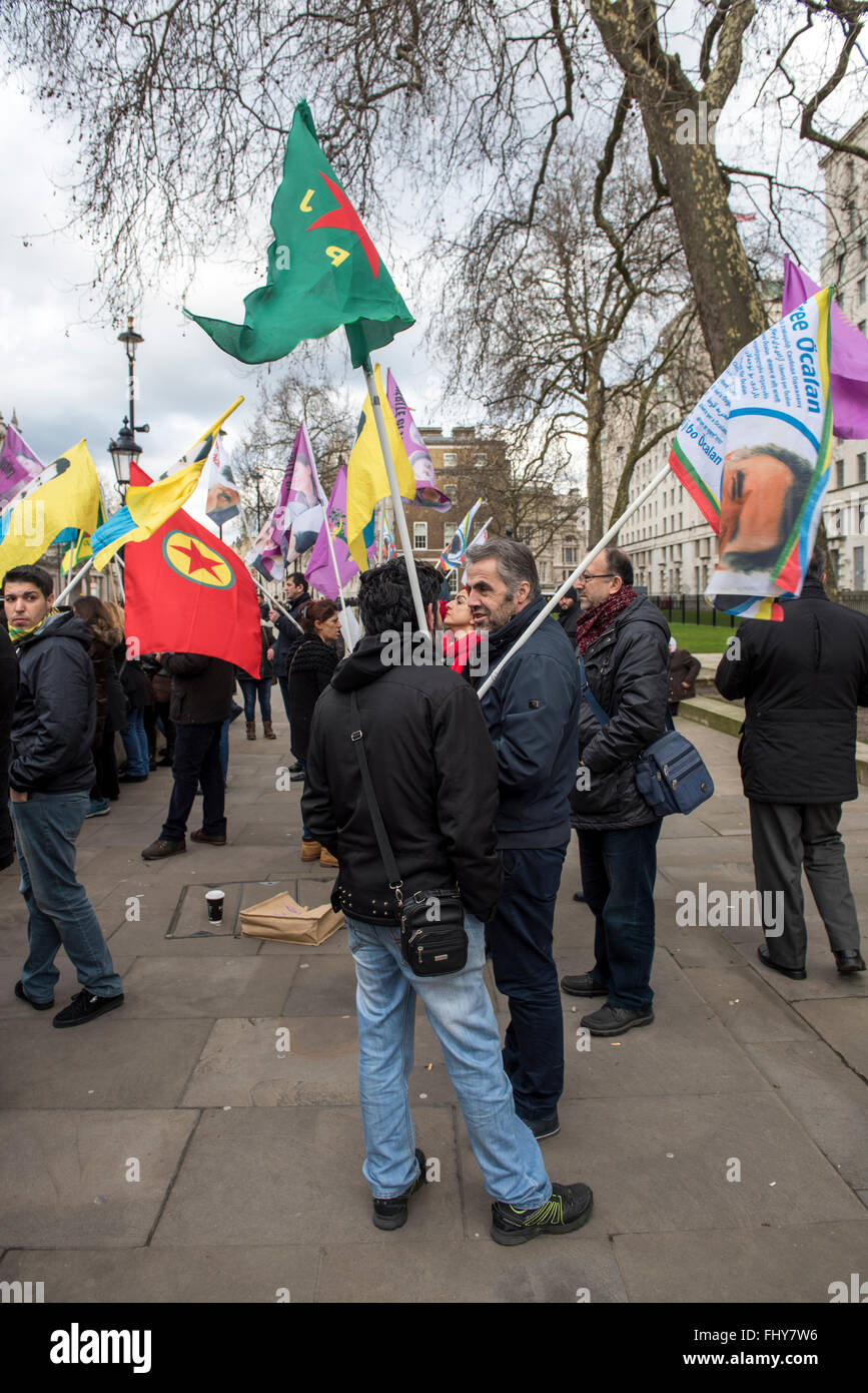 Manifestation devant le peuple kurde Downing Street, London, UK. 10 Février, 2016. Banque D'Images