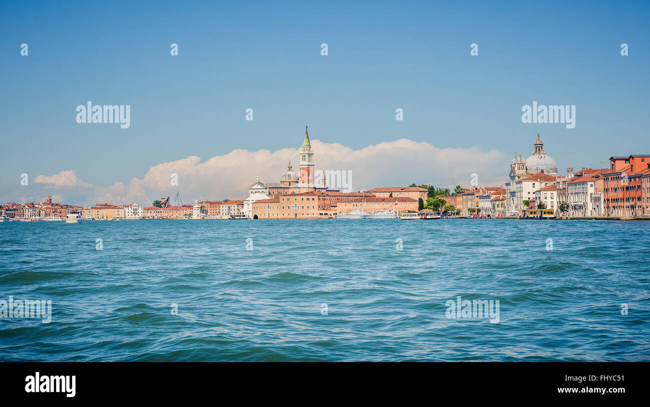Décor vénitien. Vue d'un bus de l'eau. Banque D'Images