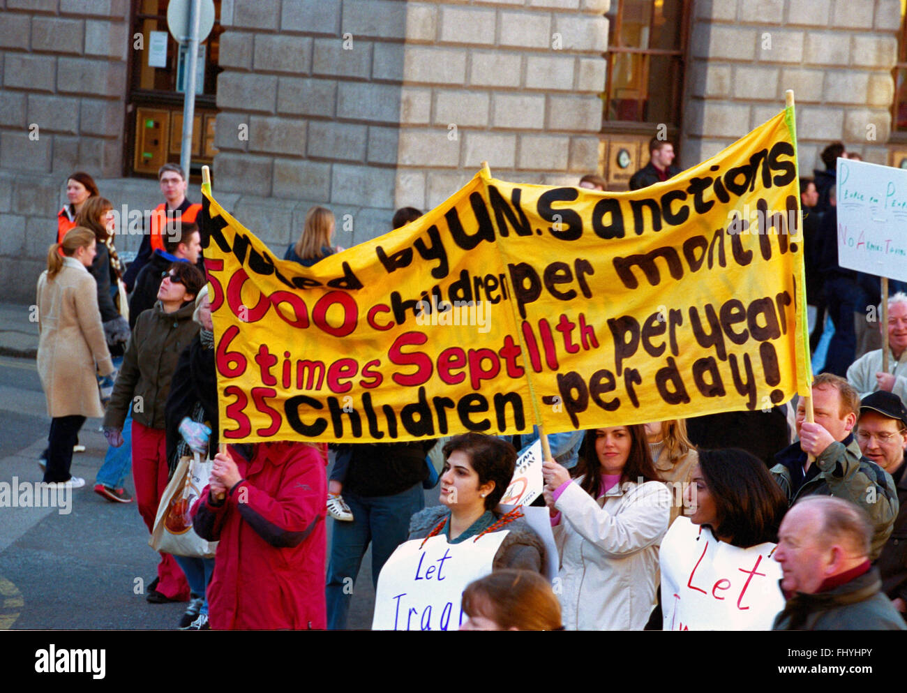 Les marcheurs de la paix en Irlande Dublin, Anti guerre en Irak à Dublin 2003 Banque D'Images