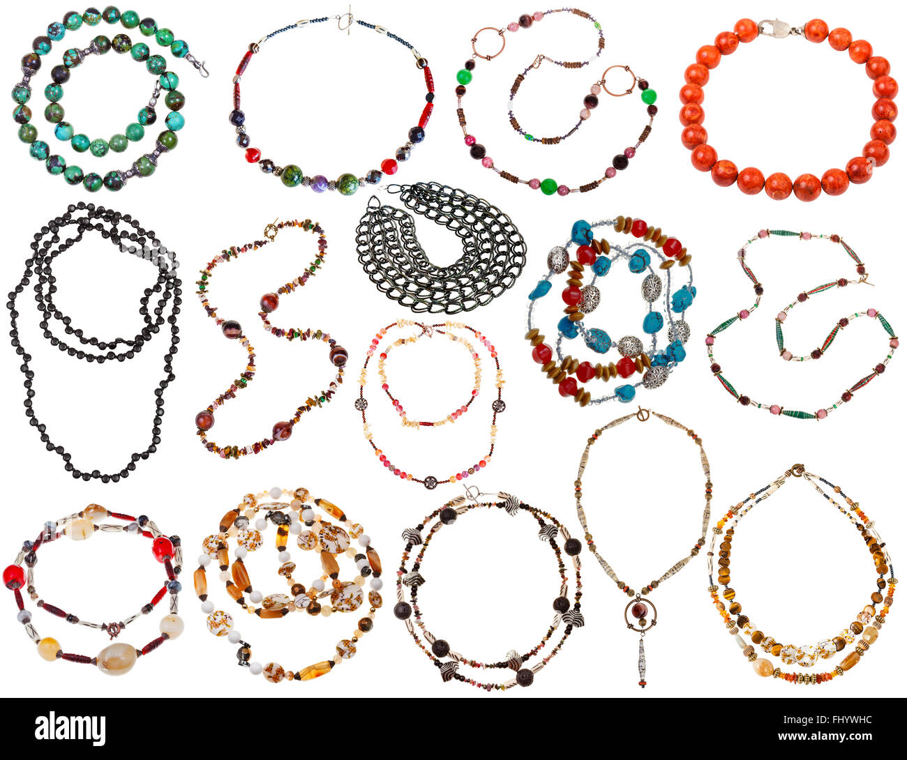 Ensemble de colliers de pierres naturelles, corail, nacre, os, perles, chaîne isolé sur fond blanc Banque D'Images