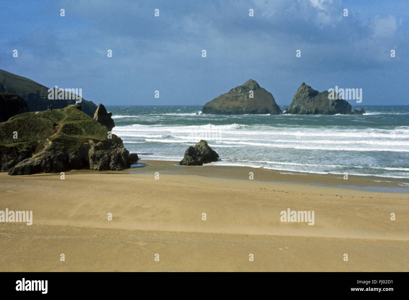 Plage et les rochers, Baie de Holywell, North Cornwall, Angleterre, 1970 Banque D'Images
