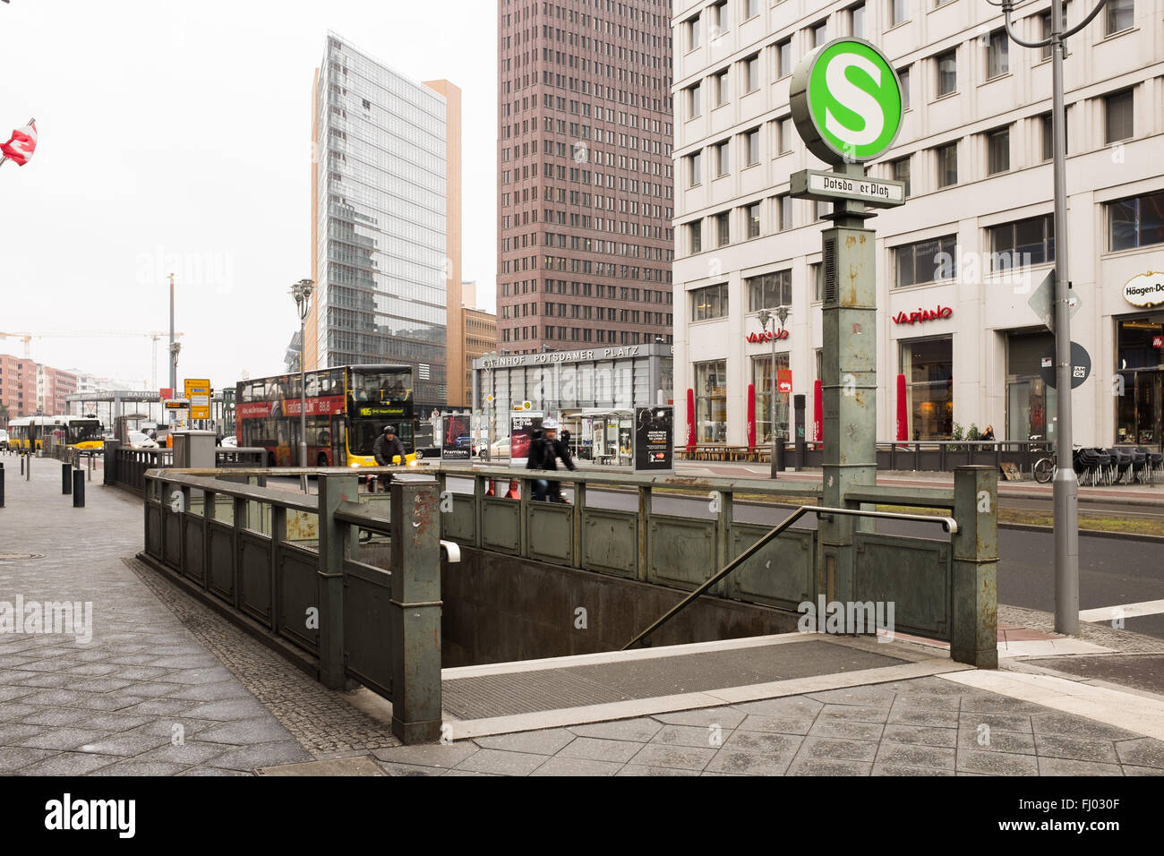 BERLIN, 26 février : Entrée de la S-Bahn à la station de métro 'Potsdamerplatz' dans Berlin Mitte, sur Ferbuary 26, 2016. Banque D'Images