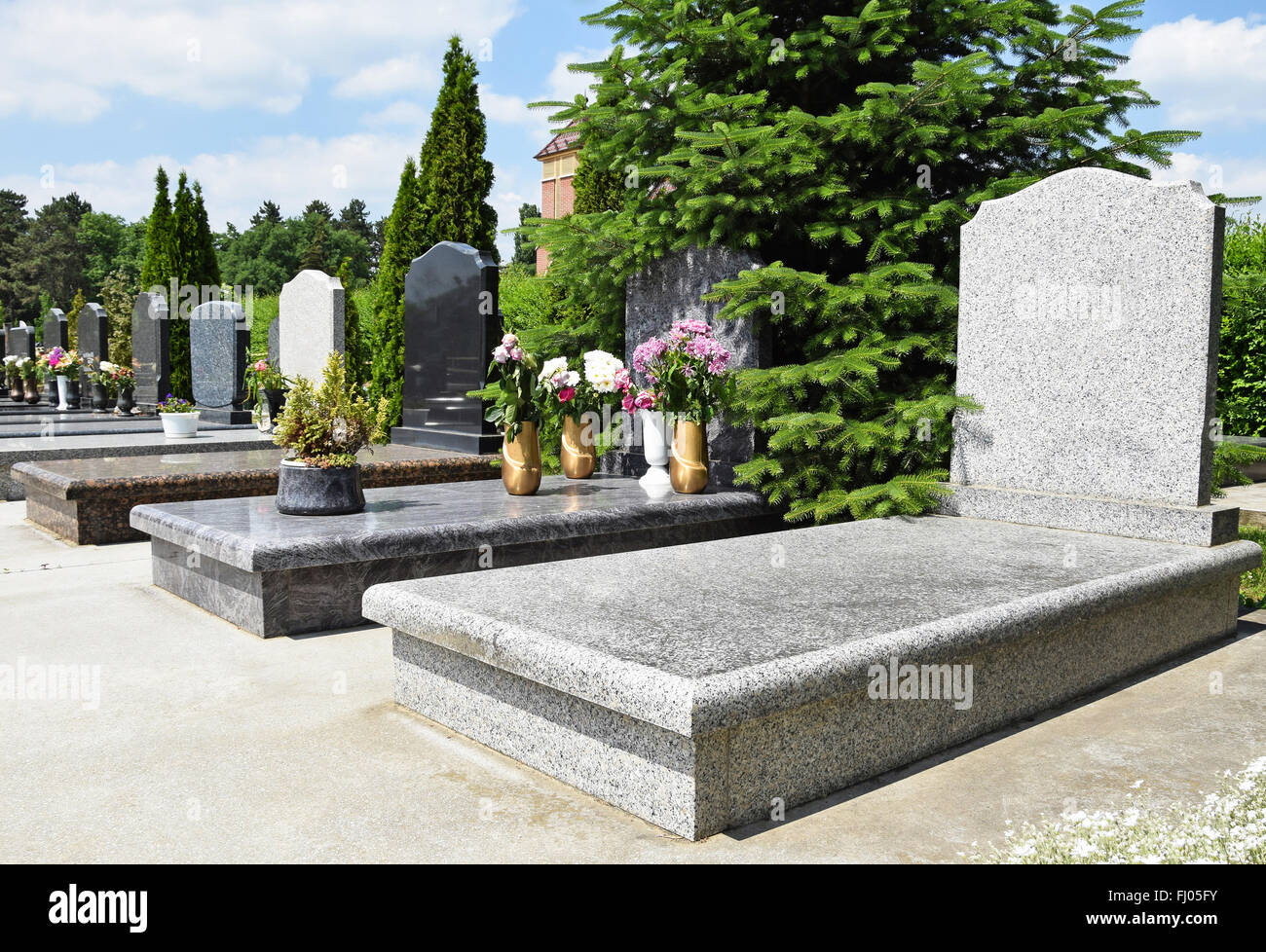 Pierres tombales dans le cimetière public Banque D'Images