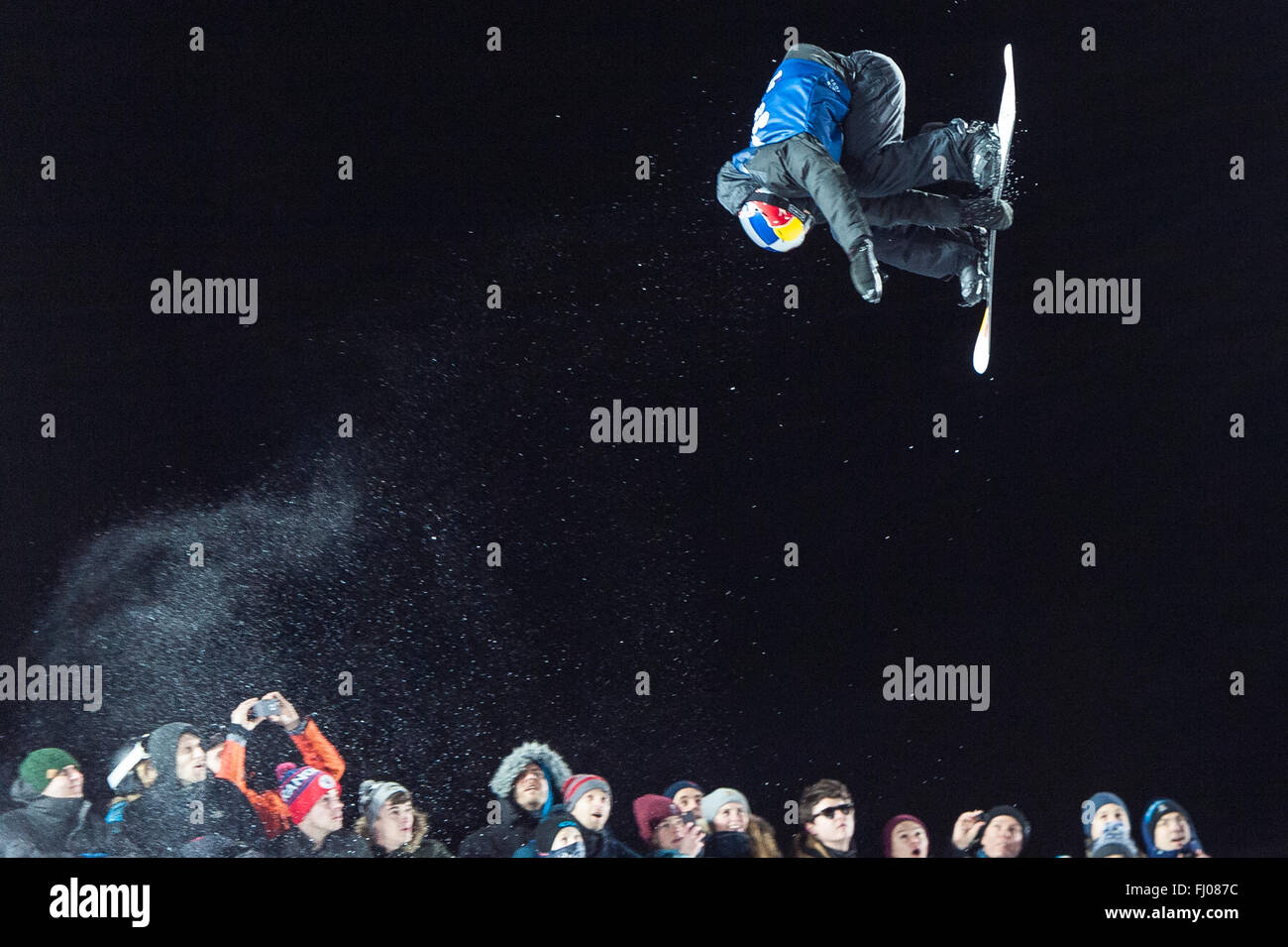Oslo, Norvège. 26 Février, 2016 Le 2016 Winter X Games est arrivé à Oslo cette année, de sorte que les athlètes du monde entier de la ville norvégienne. L'événement se concentre sur les sports d'hiver, comme le ski et le snowboard. Sur la photo dans la compétition finale SuperPipe Hommes à Wylland est David Habluetzel, qui a terminé quatrième. Matthew James / Alamy Live News Banque D'Images