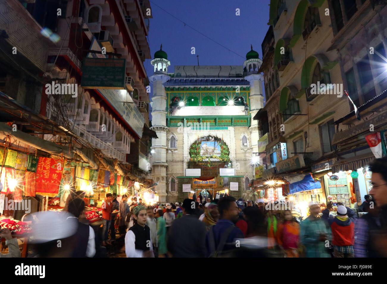 13 févr. 2016. Nizam Embarquement au dargah, tombeau de saint Soufi Hazrat Khwaja Gharib Nawaz dans Ajmer au Rajasthan en Inde. Banque D'Images