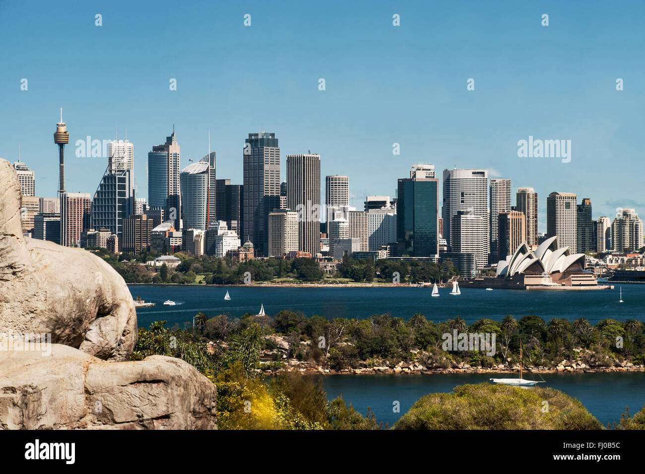 Sydney City skyline tourné notamment quay, des gratte-ciel et de l'opéra et quelques bateaux Banque D'Images