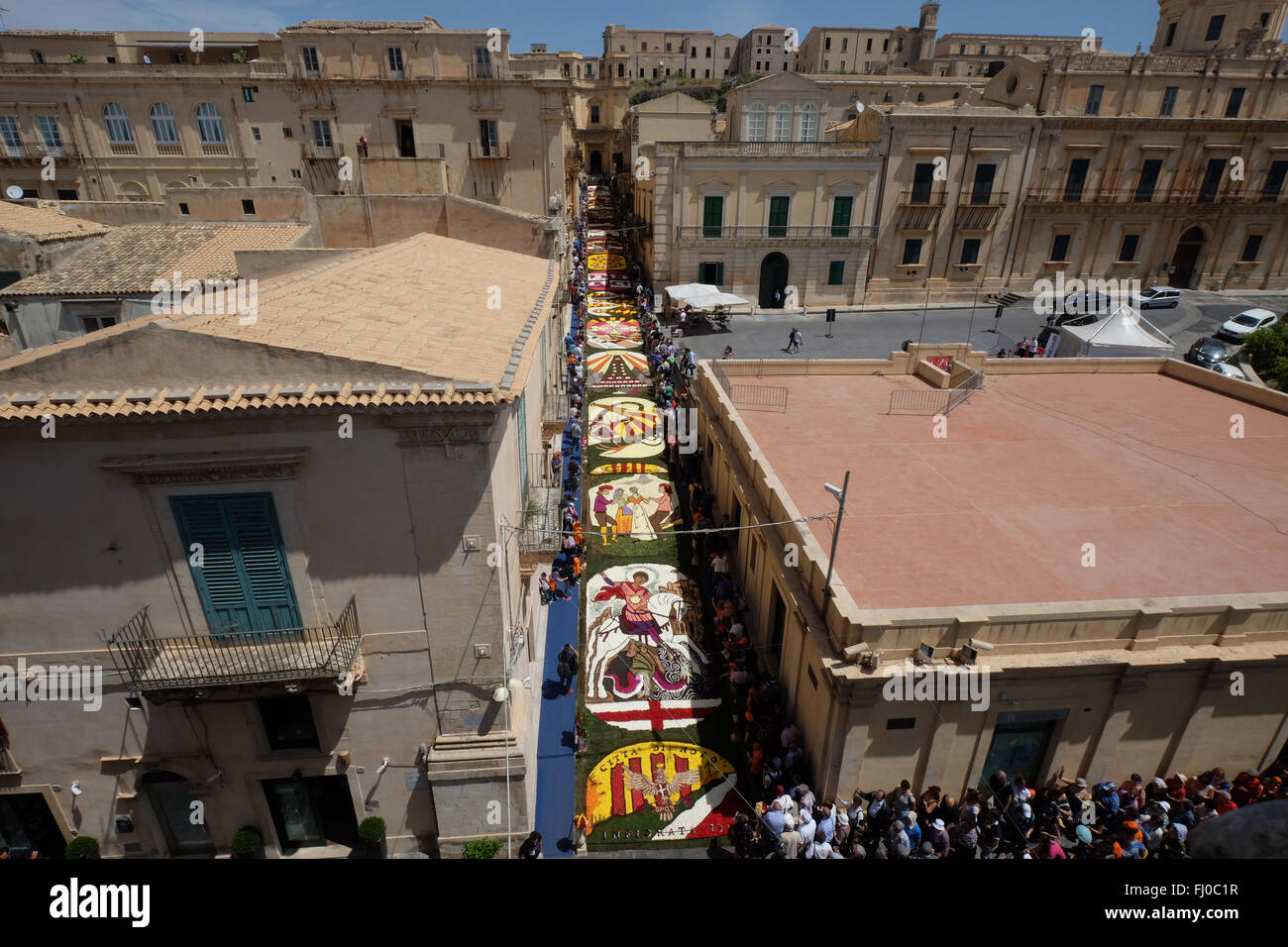 L'Infiorata fête des fleurs à Noto, via Nicolaci, Noto, Sicile, Italie Banque D'Images