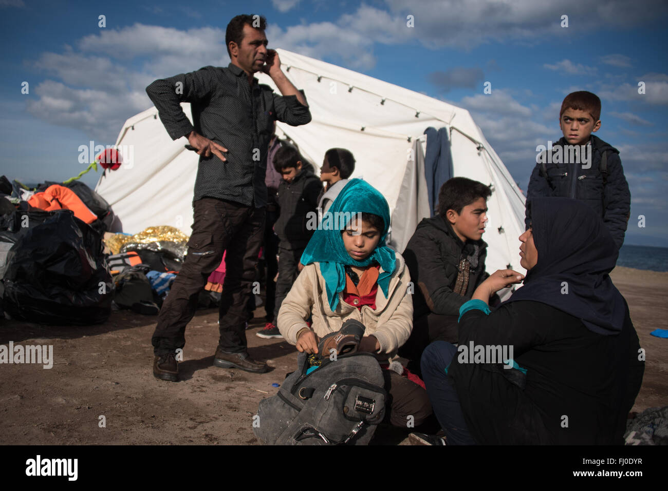 Les réfugiés qui arrivent sur les rives du Efthalou, Lesbos en Grèce. Banque D'Images