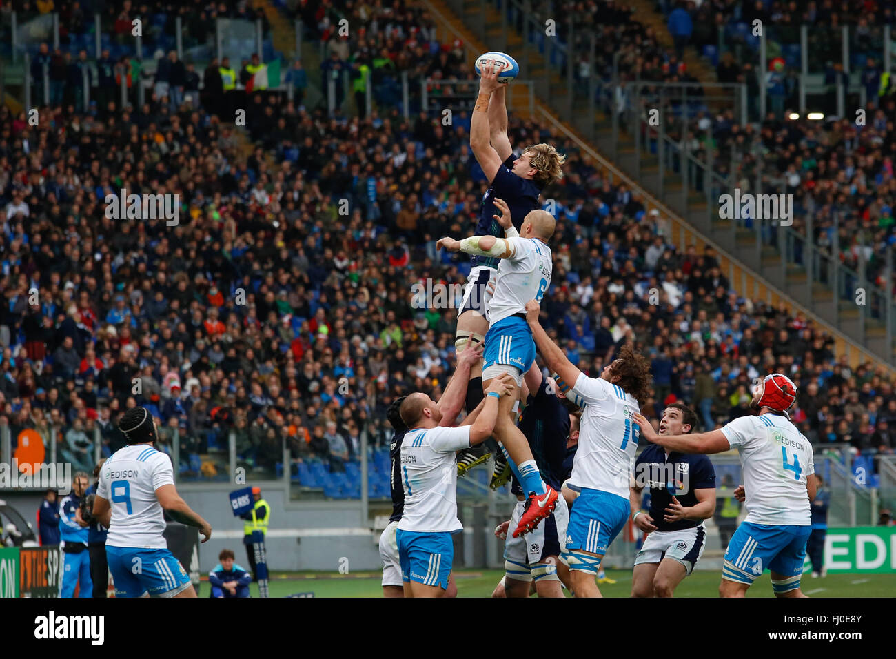 Rome, Italie. 27 Février, 2016. Sur le troisième tour de la RBS 6 Nations Unies, devant 70 000 personnes présentes au Stade olympique de Rome. Un match entre l'Italie et l'Ecosse, les résultats de l'Italie et l'Ecosse a eu 20 36 Banque D'Images