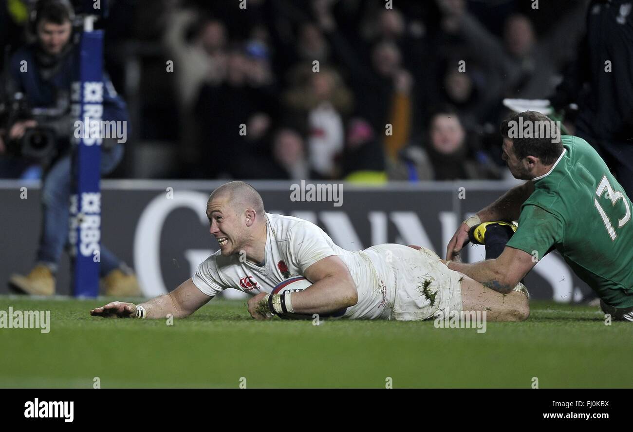 Londres, Royaume-Uni. Feb 27, 2016. Mike Brown (Angleterre). L'Angleterre v Irlande. RBS 6 Nations. Le stade de Twickenham. Twickenham. Londres. UK. 27/02/2016. Credit : Sport en images/Alamy Live News Banque D'Images