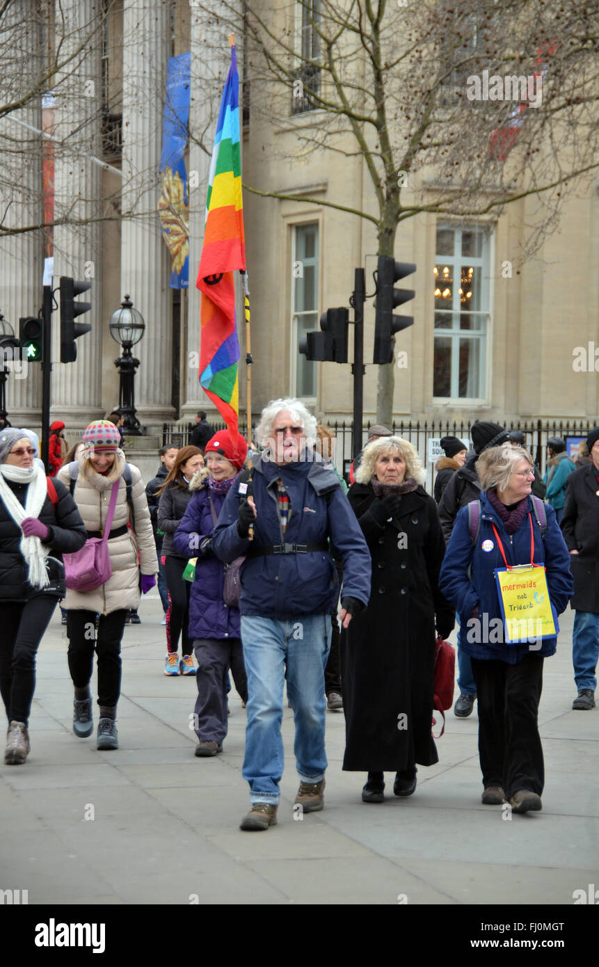Londres, Royaume-Uni. Feb 27, 2016. Caroline Lucas à Trafalgar Square pour la campagne pour le désarmement nucléaire CND Arrêter le Trident de mars. Credit : JOHNNY ARMSTEAD/Alamy Live News Banque D'Images