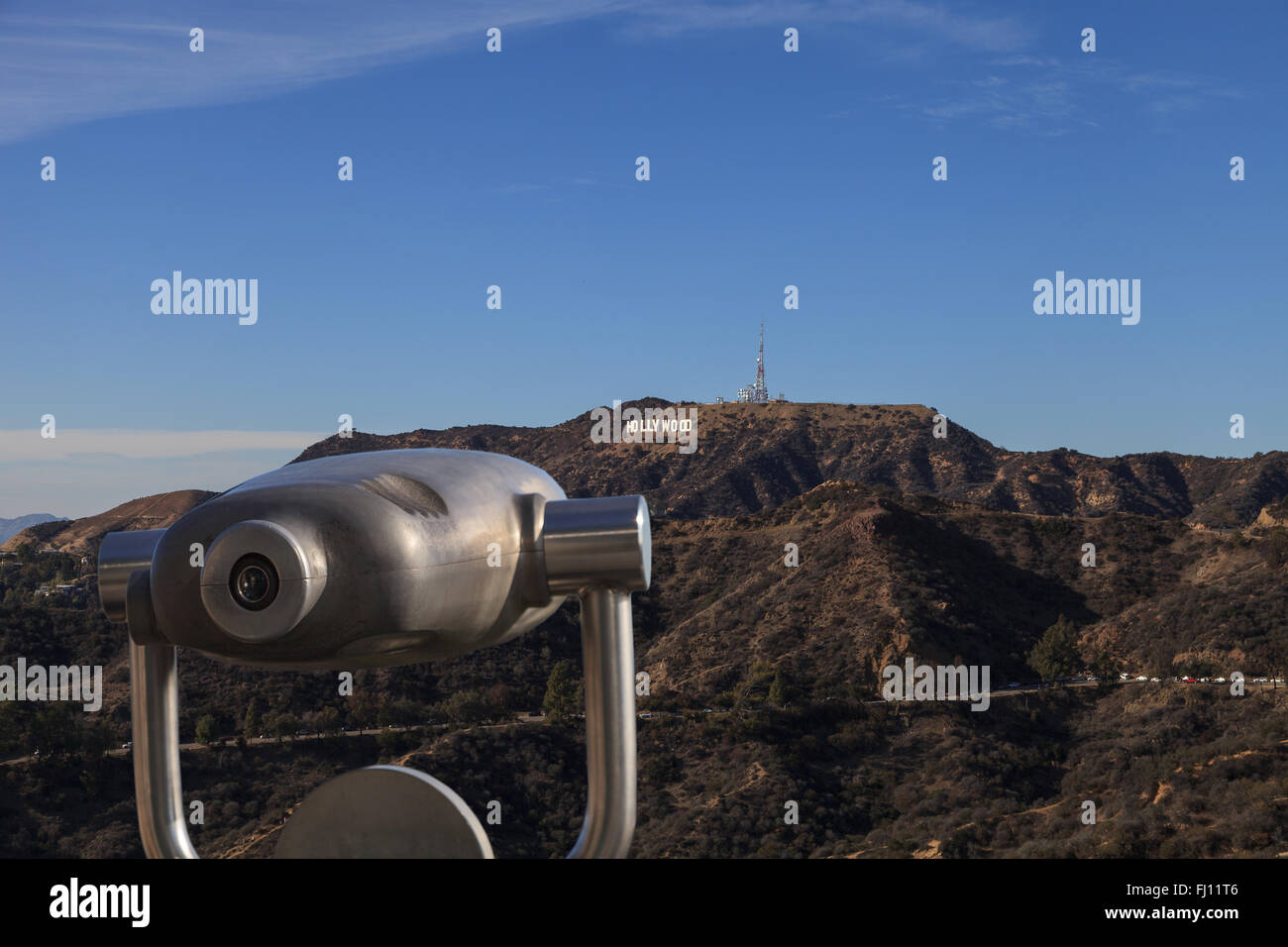 Los Angeles, Californie, le 1 er janvier 2016 : Hollywood Sign d'un téléspectateur, situé à Mount Lee, s'étend sur 45 pieds de haut et 350 supplément Banque D'Images