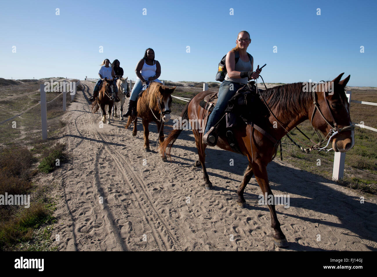 Les gens de l'équitation, parc d'état de terrain Frontière, Tijuana River National Estuarine Research Reserve, California, USA Banque D'Images