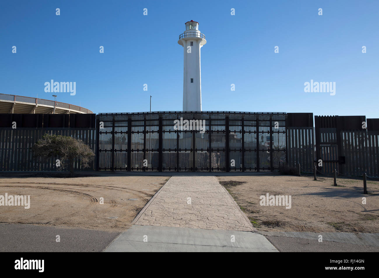 Clôture frontalière et parc de l'Amitié Internationale du côté américain de la frontière avec le Mexique, Tijuana Banque D'Images