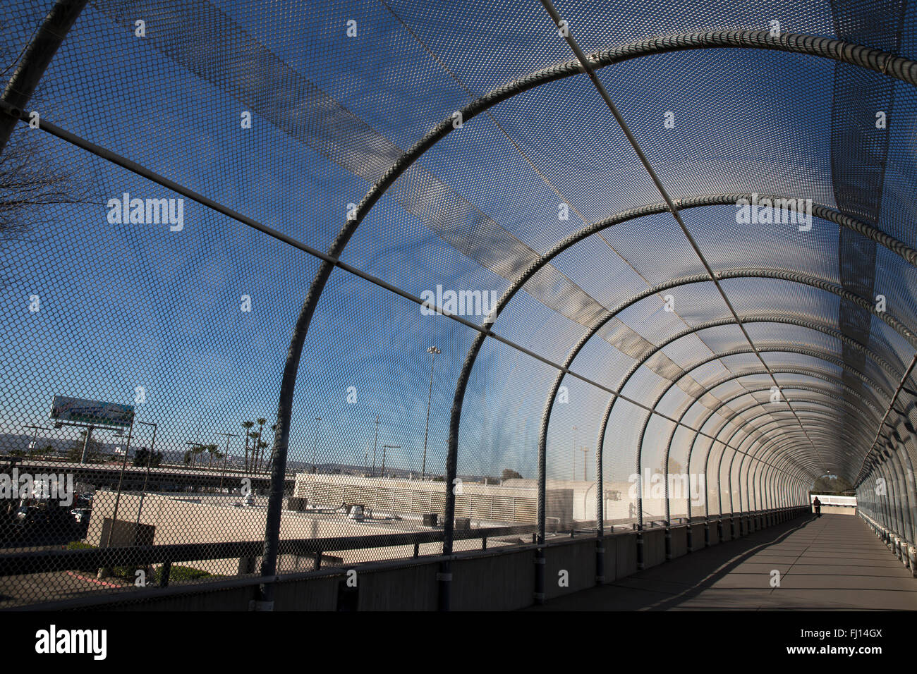 Passerelle piétonne à la frontière du Mexique à Otay Mesa, California, USA Banque D'Images